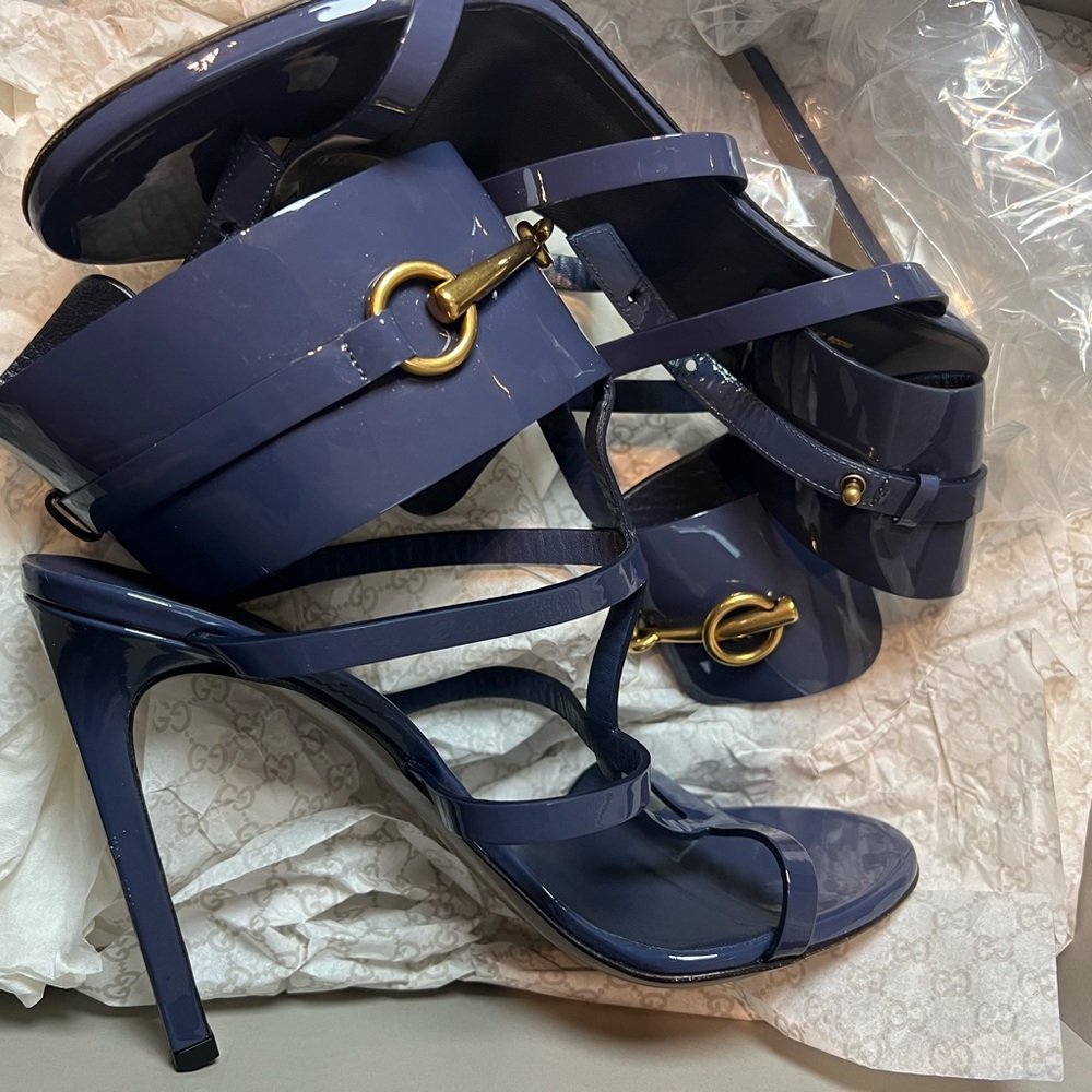PREOWNED Gucci Ursula Cage Sandal Vernice Crystal Color: Uniform Blue Size: 38EU